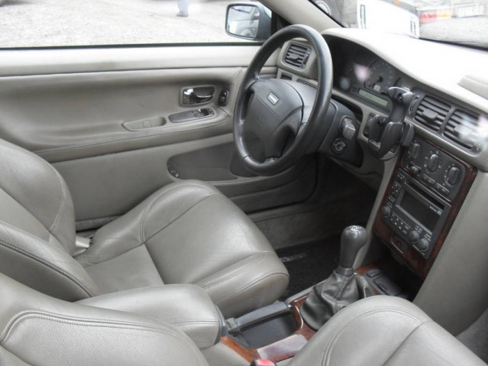 volvo-c70_8208773_big.jpg